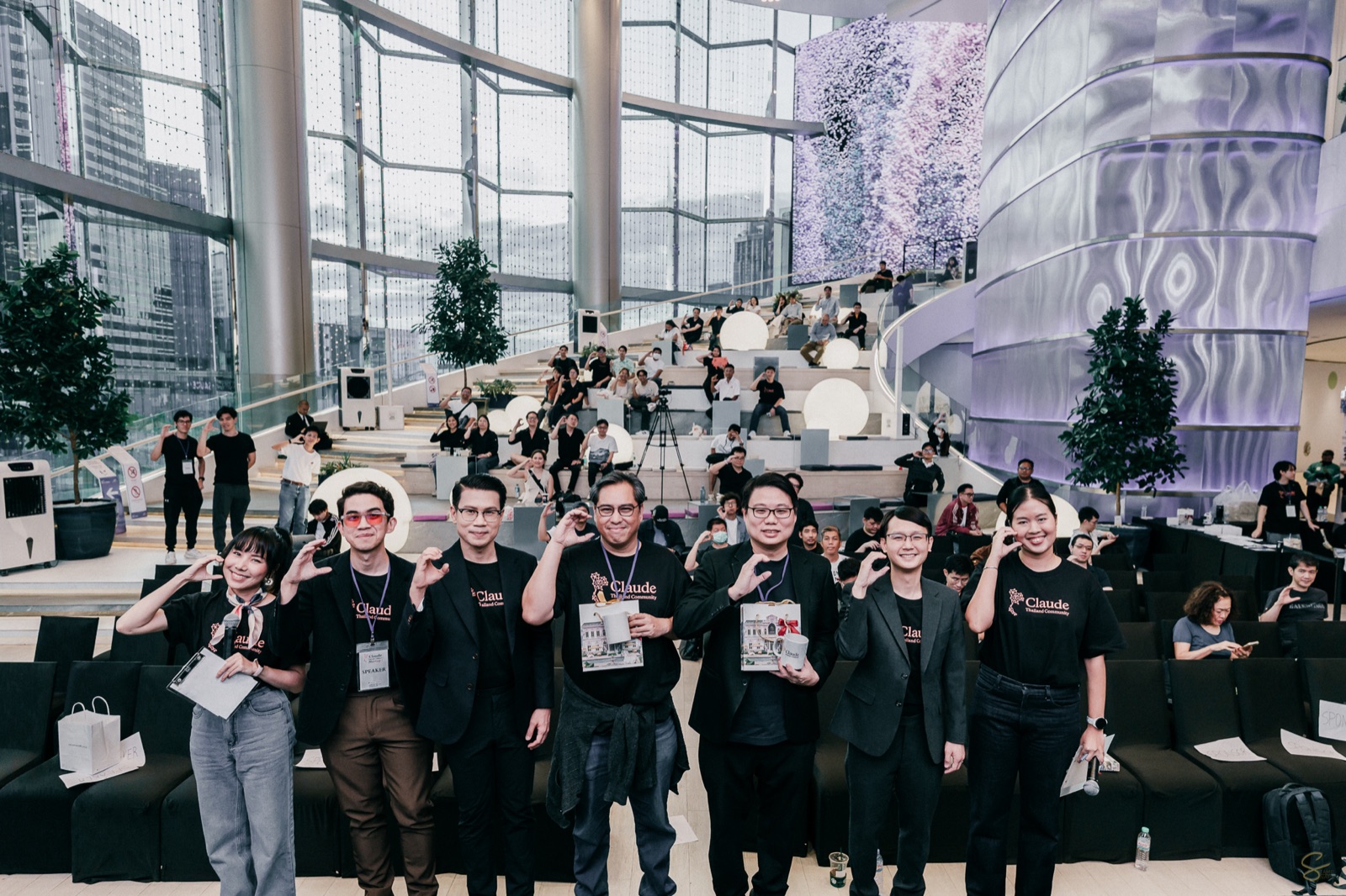Group photo closing Claude Thailand Community Meetup 2